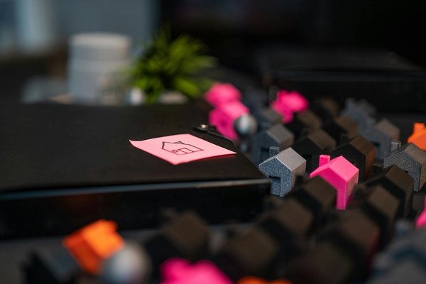 Descubre cómo hacer un delicioso caldo de pollo casero para enriquecer tus sopas y salsas