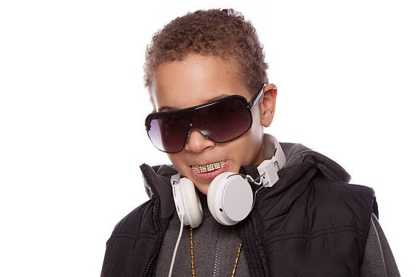 Encuentra tu estilo con los mejores grillz y gemas dentales